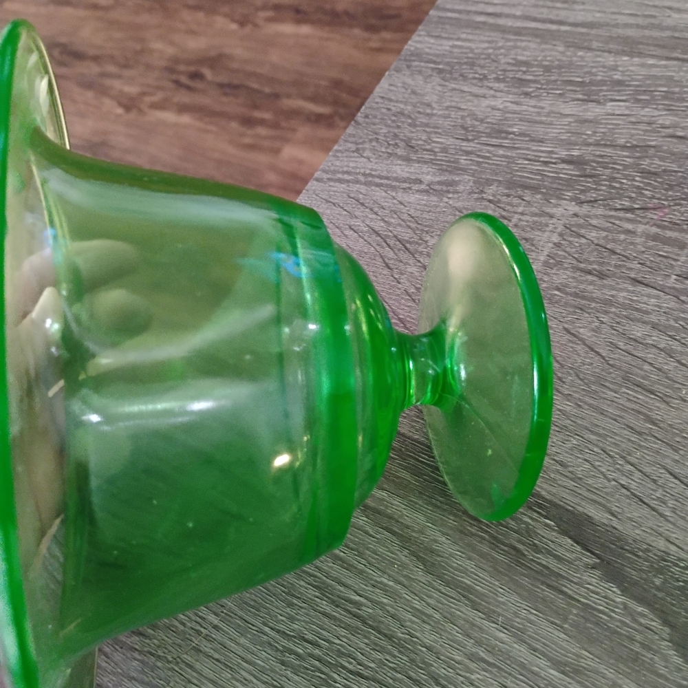 Vintage Uranium Etched Flowers glass - Picture 5 of 8